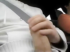 MY GF GIVE ME A HANDJOB WHEN SHE DRIVING!!!!!!!!!!