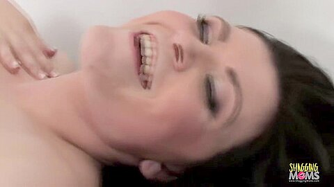 Masseuse Sucked A Dick Before Getting Her Trimmed Pussy