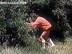 Moana Pozzi outdoor sex Valentina, ragazza in calore (1981)