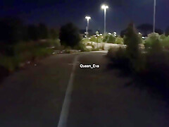 Moglie Amatoriale Masturbata Da Un Guardone In Un Parcheggio Davanti Al Marito Cuckold