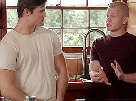 Muscle gay Leo Luckett spitroasted during bareback threeway