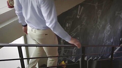 Muscular boss rims and fucks hunk in office