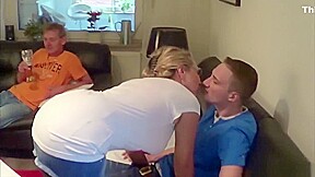 Mutter Zahlt Pizzajungen Mit Fick Und Papa Guckt Zu