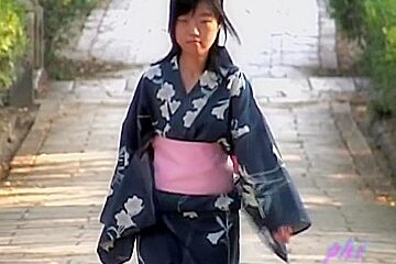 Mysterious sweet geisha is having unexpected sharking encounter with some fellow