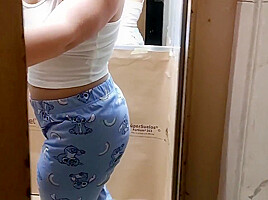 Neighbor Surprises Big Ass Milf And Helps Her With Her Back Pain