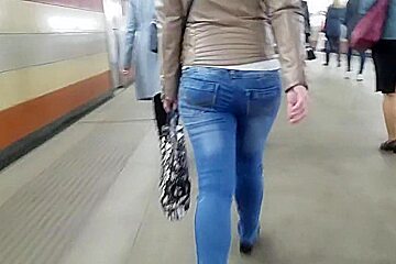 Nice girl with booty ass