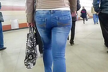 Nice girl with booty ass