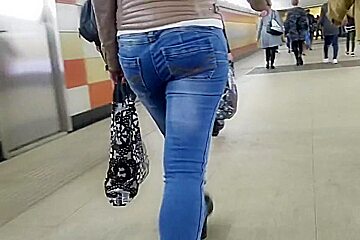 Nice girl with booty ass