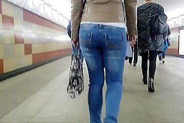 Nice girl with booty ass