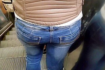Nice girl with booty ass