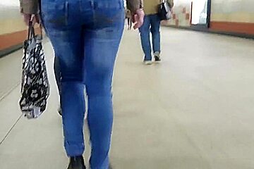 Nice girl with booty ass