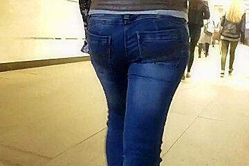 Nice girl with booty ass