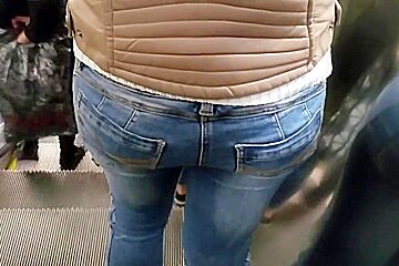 Nice girl with booty ass