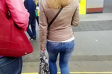 Nice girl with booty ass