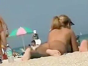 Nude beach - lot's of pussies on show