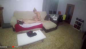 Pareja En El Saln De Casa