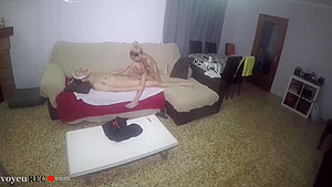 Pareja En El Saln De Casa