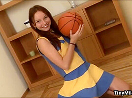 Petite teen 18+ bball babe mastrubates in solo scene