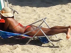 RED BIKINI IN BOA VIAGEM BEACH, RECIFE CITY 
