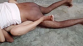 Sexy Bhabhi Mera Land Me Muth Diya