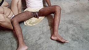 Sexy Bhabhi Mera Land Me Muth Diya