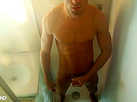 Sexy Fit Muscled Guy Filmed During His Shower
