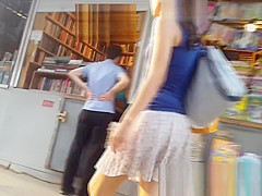 Sexy Round Bum In Really Sexy Upskirt Video