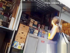 Sexy Round Bum In Really Sexy Upskirt Video