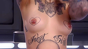 Sexy alt babe fucking machines and squirting