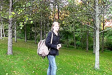 Sexy amateur girlfriend losing off jeans for outdoor fuck