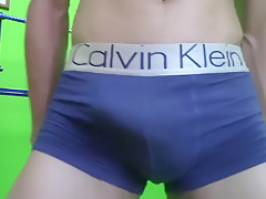 Solo le Gusta Entrenar Cuando esta CALIENTE - Alex CUM