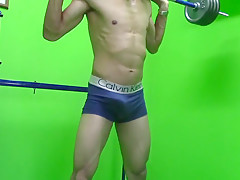 Solo le Gusta Entrenar Cuando esta CALIENTE - Alex CUM
