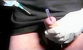 Sounding seringue in urethral girl