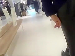 Sperme sur Step son cul dans un magasin