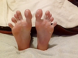 Spreading thick cum between my toes - cum on feet
