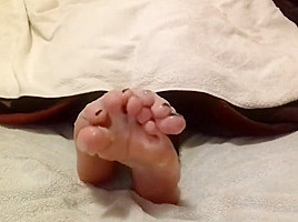 Spreading thick cum between my toes - cum on feet