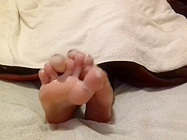 Spreading thick cum between my toes - cum on feet