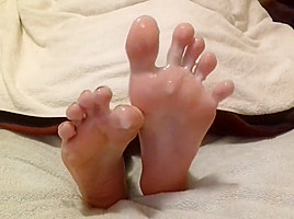 Spreading thick cum between my toes - cum on feet