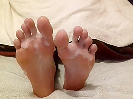Spreading thick cum between my toes - cum on feet
