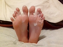 Spreading thick cum between my toes - cum on feet