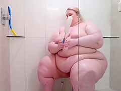 Ssbbw Showering Her Folds And Curves