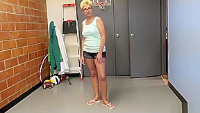 Super Sexy Milf Spices Up His Release