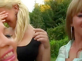 Surprised Bombshell In Lingerie Is Geeting Peed On And Reame
