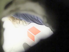 Tanned ass woman spied in public toilet peeing