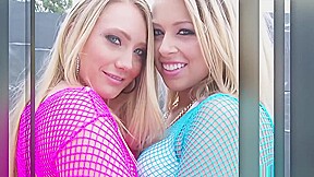Threesome with awesome squirting pussies