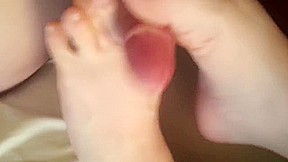 Tiny feet get cum between their toes