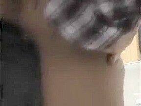 Un type baise dans les chiottes une sublime bimbo allemande