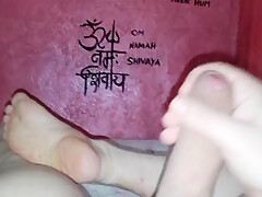 Very Rich Handjob From A Horny Tranny With Beautiful Feet