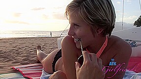 Virtual Vacation On Hawaii With Short Blonde Hair Slut Makenna Blue 1/9