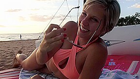 Virtual Vacation On Hawaii With Short Blonde Hair Slut Makenna Blue 1/9